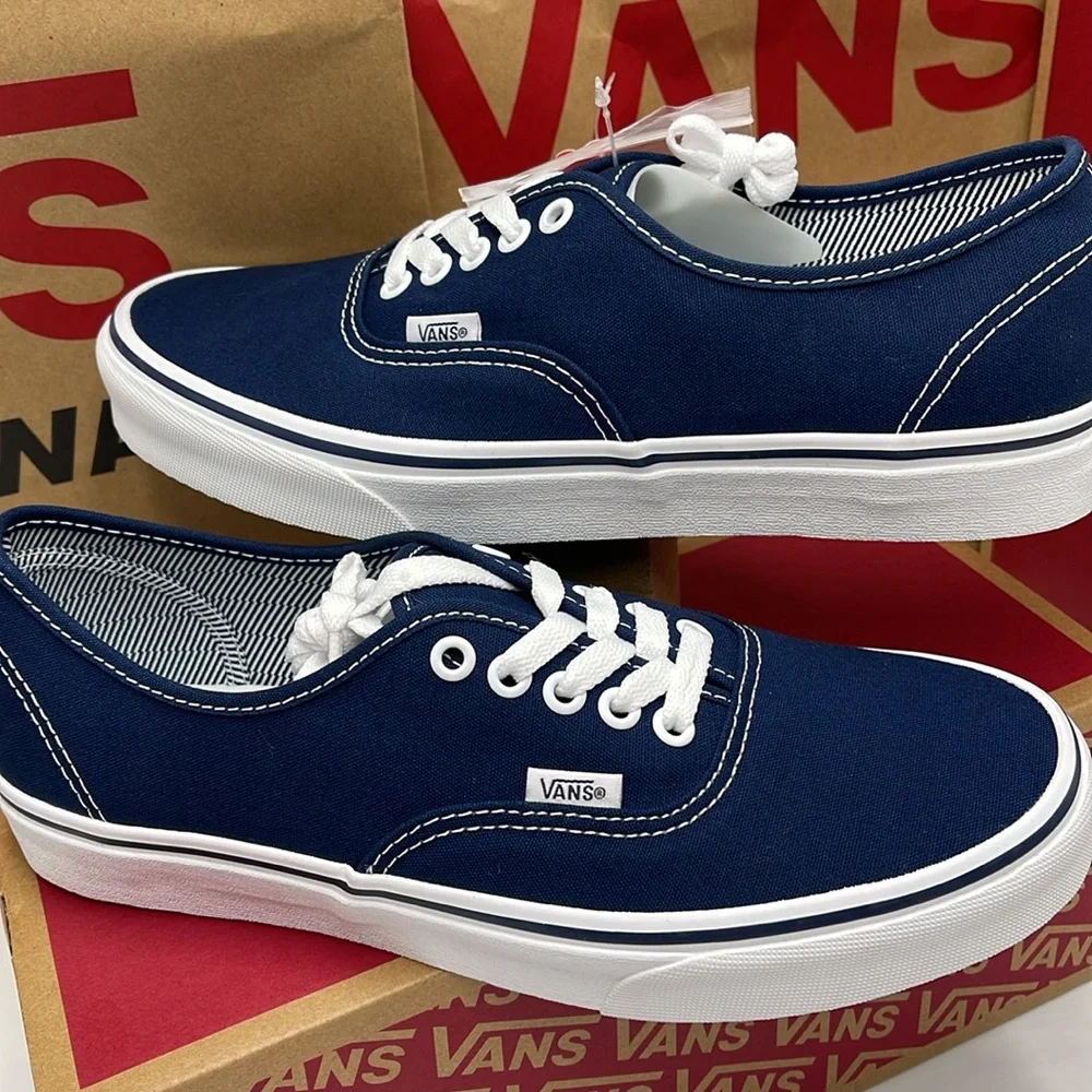 Vans Women’s Authentic (Angstrping) Dress blue/True White
VN000EE332D
Sneakers - Picture 11 of 16
